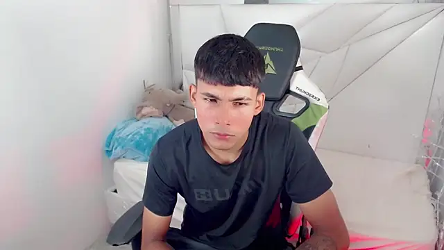 Snapshot of Austin_col_ chatting on 10.01.25 Austin col  online show from 10.01.25