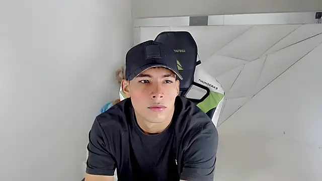 Snapshot of Austin_col_ chatting on 10.04.25 Austin col  online show from 10.04.25