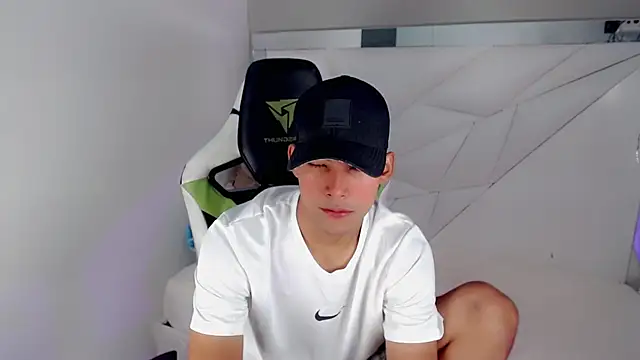 Snapshot of Austin_col_ chatting on 10.05.25 Austin col  online show from 10.05.25