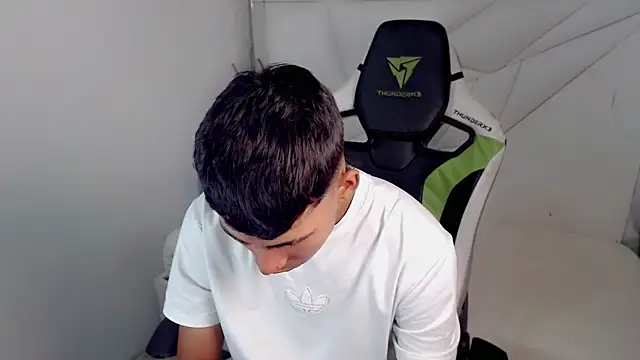 Snapshot of Austin_col_ chatting on 10.12.25 Austin col  online show from 10.12.25