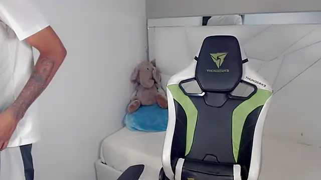 Snapshot of Austin_col_ chatting on 10.14.25 Austin col  online show from 10.14.25