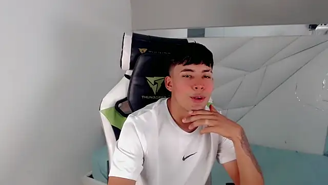 Snapshot of Austin_col_ chatting on 10.16.25 Austin col  online show from 10.16.25