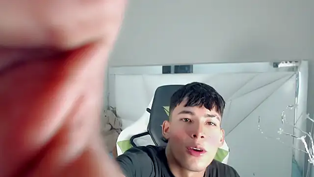 Snapshot of Austin_col_ chatting on 10.19.25 Austin col  online show from 10.19.25