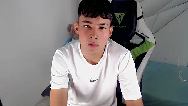 Snapshot of Austin_col_ chatting on 10.22.25 Austin col  online show from 10.22.25