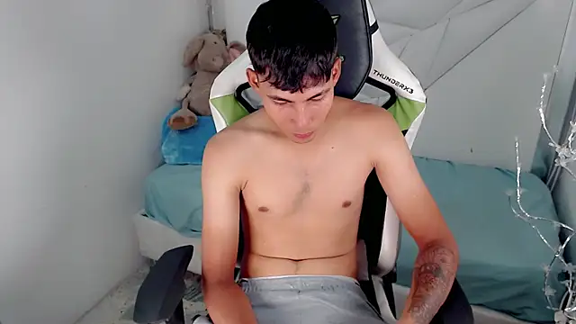 Snapshot of Austin_col_ chatting on 10.25.25 Austin col  online show from 10.25.25