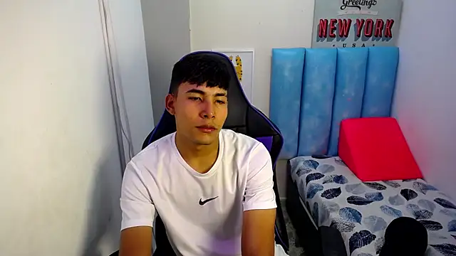 Snapshot of Austin_col_ chatting on 10.28.25 Austin col  online show from 10.28.25