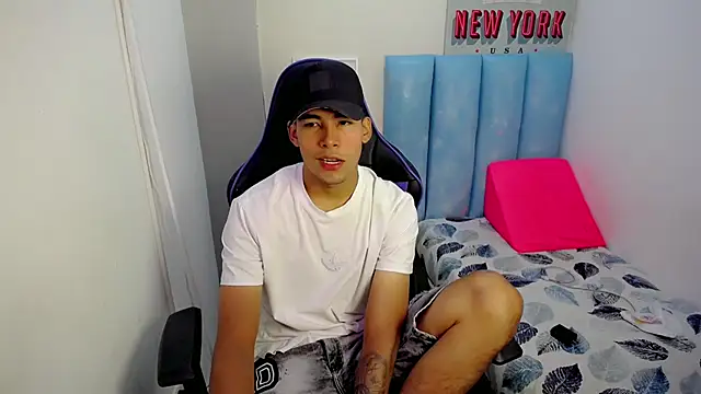 Snapshot of Austin_col_ chatting on 10.29.25 Austin col  online show from 10.29.25