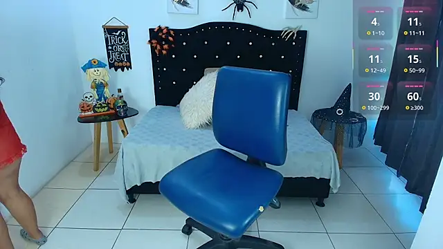 SammySmall F w online show from 10.14.25