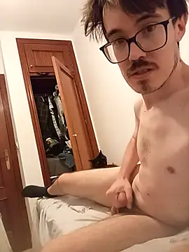 Snapshot of oscartres chatting on 09.26.25 oscartres online show from 09.26.25