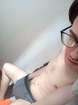 Snapshot of oscartres chatting on 10.22.25 oscartres online show from 10.22.25