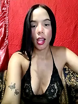 Snapshot of Vyxen__ chatting on 10.21.25 Vyxen   online show from 10.21.25