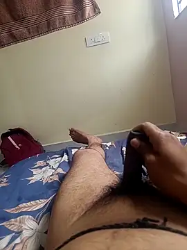 Snapshot of bobby3374 chatting on 10.11.25 bobby3374 online show from 10.11.25