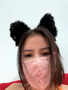 Snapshot of simsim-00 chatting on 09.10.25 simsim-00 online show from 09.10.25