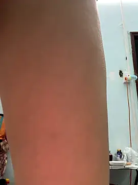 Snapshot of simsim-00 chatting on 09.24.25 simsim-00 online show from 09.24.25