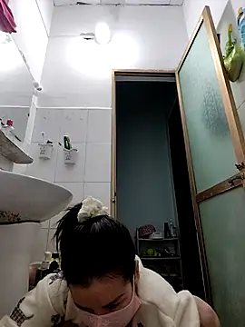 Snapshot of simsim-00 chatting on 02.09.26 simsim-00 online show from 02.09.26