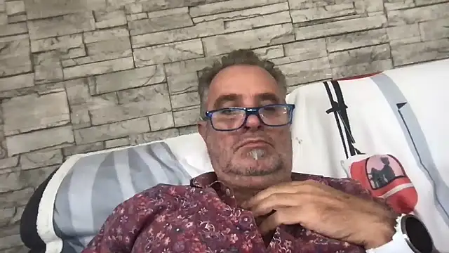 Snapshot of htreshot73 chatting on 10.09.25 htreshot73 online show from 10.09.25