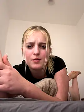 DieBlondeHannah online show from 09.14.25