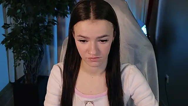 E l i z e  online show from 10.17.25