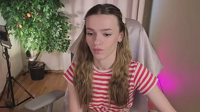 E l i z e  online show from 07.04.26