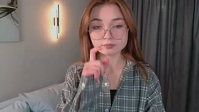 Snapshot of Susan_Gardner chatting on 10.02.25 Susan Gardner online show from 10.02.25