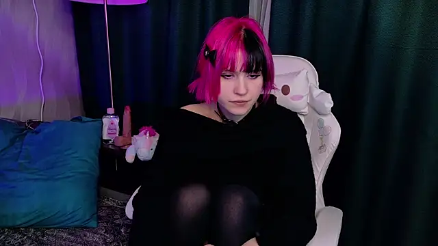 KikiMoor online show from 10.23.25