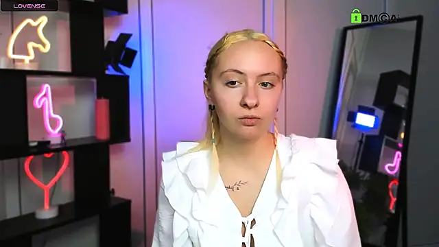 mila glow1 online show from 12.17.25