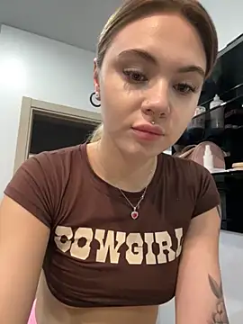 Snapshot of LunaMillie chatting on 10.20.25 LunaMillie online show from 10.20.25