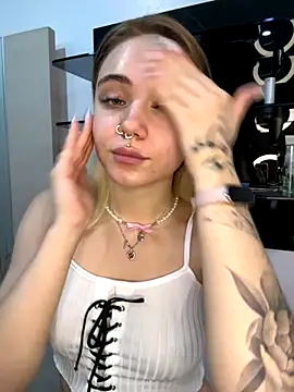 Snapshot of LunaMillie chatting on 10.26.25 LunaMillie online show from 10.26.25