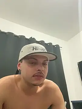 Snapshot of alemaolucca chatting on 10.17.25 alemaolucca online show from 10.17.25