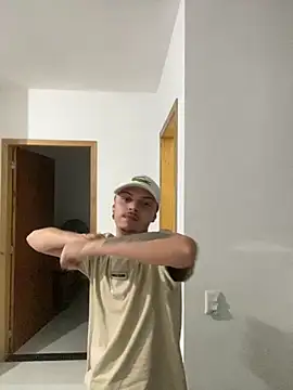 Snapshot of alemaolucca chatting on 10.20.25 alemaolucca online show from 10.20.25