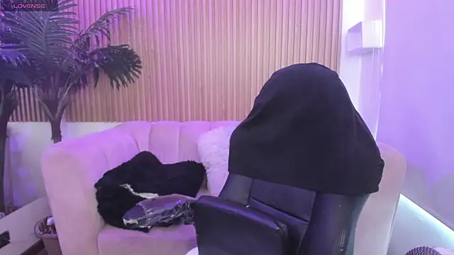 Snapshot of Jenny_Wolridge_ chatting on 10.30.25 Jenny Wolridge  online show from 10.30.25