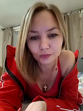 Snapshot of VeroLoverx chatting on 10.02.25 VeroLoverx online show from 10.02.25