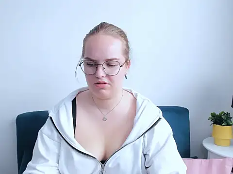 AliceCrazy69 online show from 10.25.25