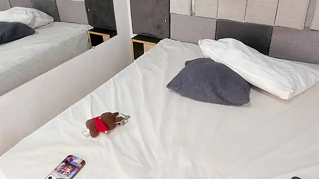 VictoriaDuart online show from 02.15.26