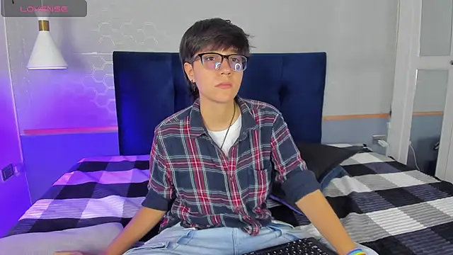 Snapshot of Tsuki_Maru chatting on 09.19.25 Tsuki Maru online show from 09.19.25