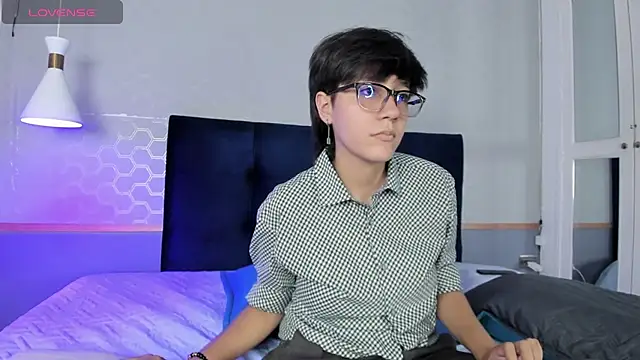 Snapshot of Tsuki_Maru chatting on 09.29.25 Tsuki Maru online show from 09.29.25