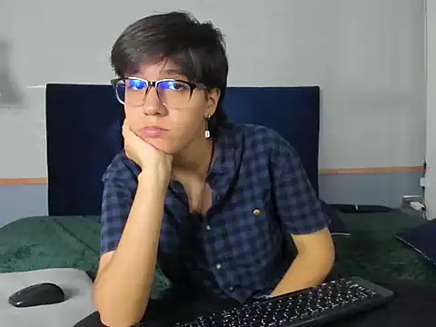 Snapshot of Tsuki_Maru chatting on 10.07.25 Tsuki Maru online show from 10.07.25