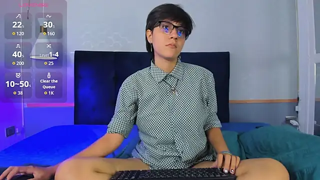 Snapshot of Tsuki_Maru chatting on 10.08.25 Tsuki Maru online show from 10.08.25