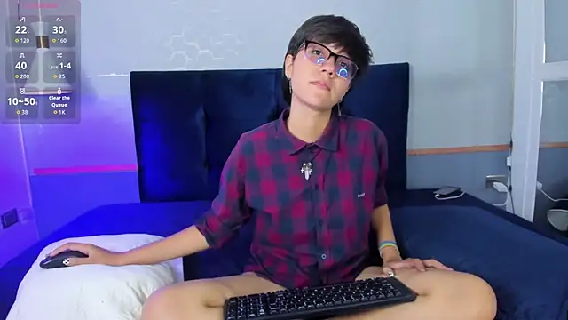 Snapshot of Tsuki_Maru chatting on 10.09.25 Tsuki Maru online show from 10.09.25