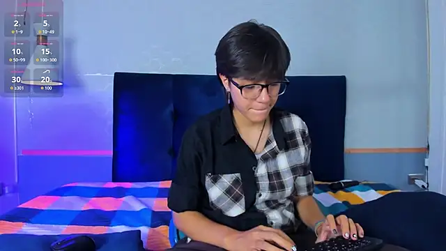 Snapshot of Tsuki_Maru chatting on 10.10.25 Tsuki Maru online show from 10.10.25