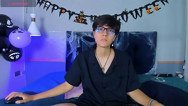 Snapshot of Tsuki_Maru chatting on 10.11.25 Tsuki Maru online show from 10.11.25