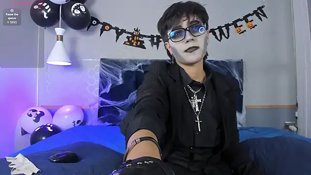 Snapshot of Tsuki_Maru chatting on 10.14.25 Tsuki Maru online show from 10.14.25