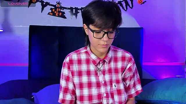 Snapshot of Tsuki_Maru chatting on 10.25.25 Tsuki Maru online show from 10.25.25