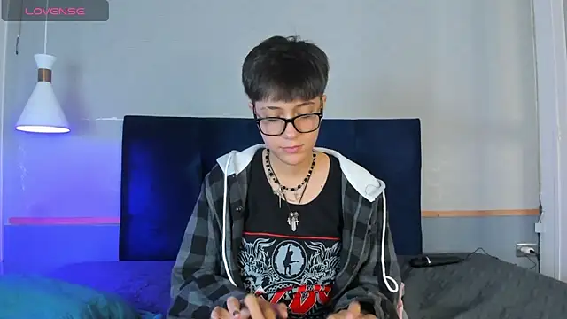 Tsuki Maru online show from 11.12.25