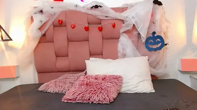 Lindacoopers online show from 10.30.25