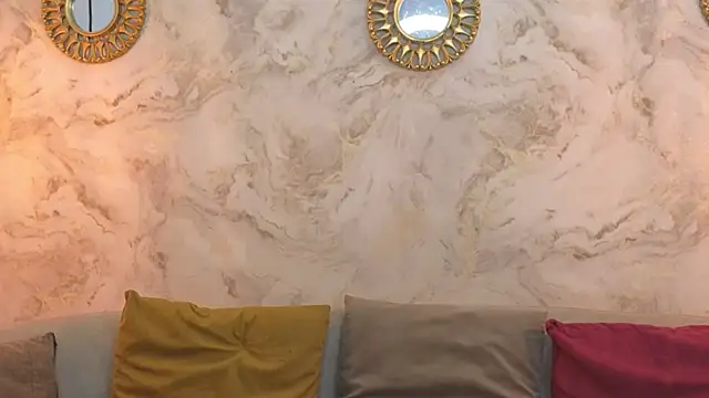 Valentino Thompson online show from 09.08.25