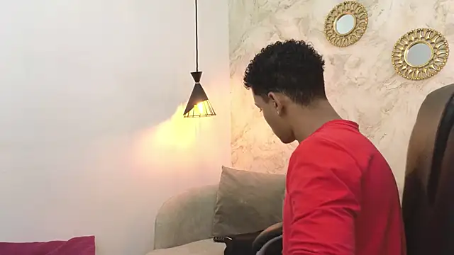 Valentino Thompson online show from 09.12.25