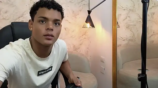 Valentino Thompson online show from 09.18.25