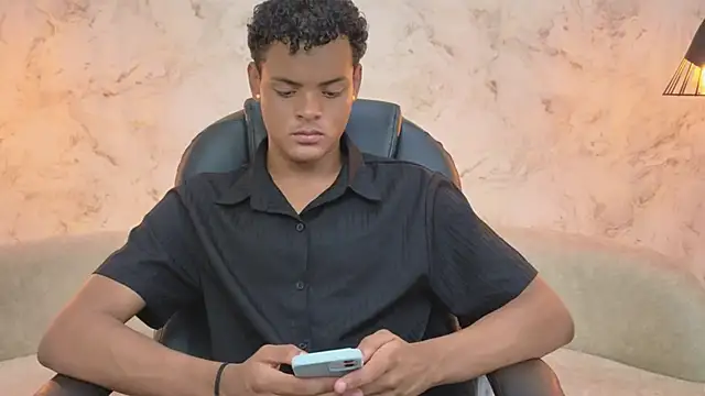 Valentino Thompson online show from 09.29.25