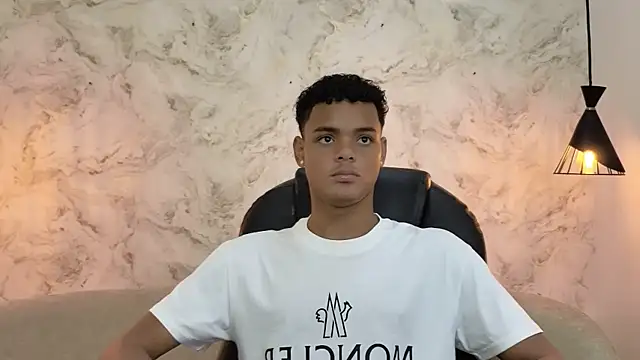 Valentino Thompson online show from 10.08.25